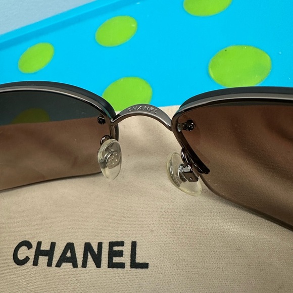CHANEL Tortoise Shell Sunglasses with Silver Logo - Picture 6 of 10